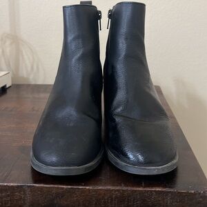 Gap Chelsea black boot size 7